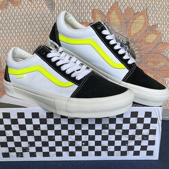 Vans WMNS Skate Old Skool
Neon True White/Yellow
VN0A5FCB6M5 sneakers - Picture 6 of 16